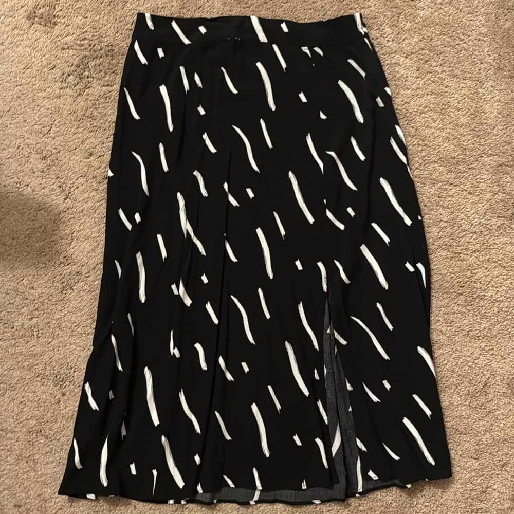 Loft flowy black and white abstract skirt.